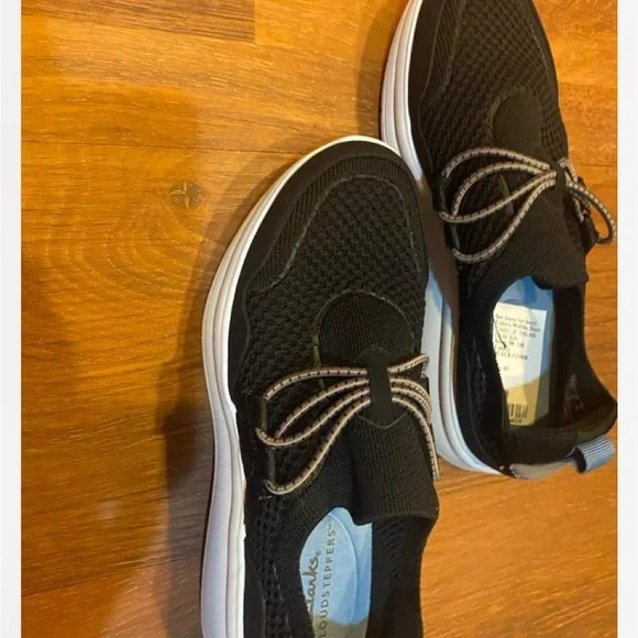 NWT Clarks Slip-on Lace Strap Shoes Size 6 - Picture 3 of 4